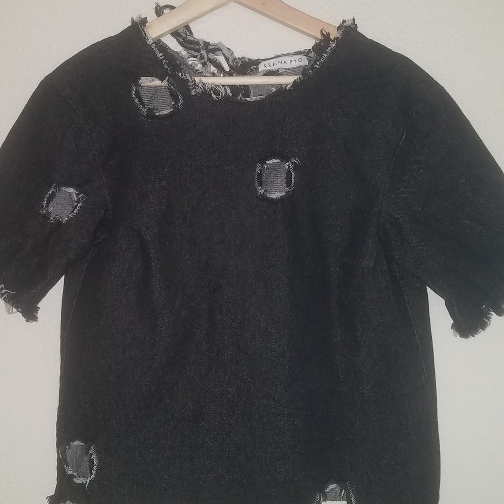 Regina Pyo top